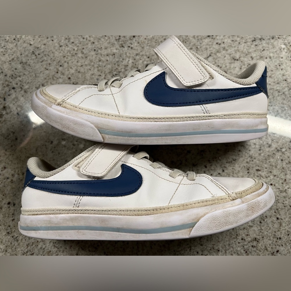 Kid Nike Shoes Size 1.5 Court legacy